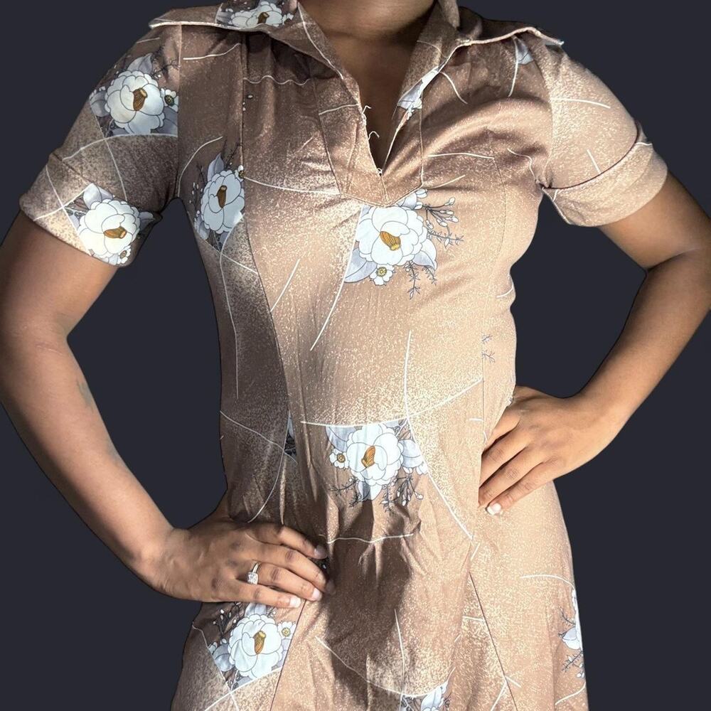 Vintage brown/white floral collared dress - Picture 2 of 6